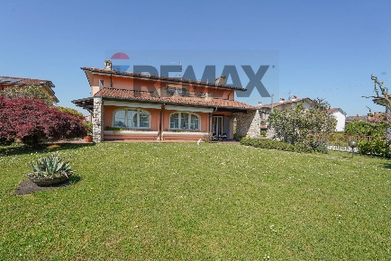 Foto Villa unifamiliare in Locatelli 61, Cologno al Serio Centro di 350 m²