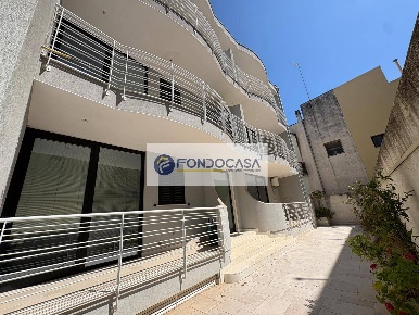Foto Appartamento in Via Renis 8, Otranto Centro di 80 m² con 3 locali