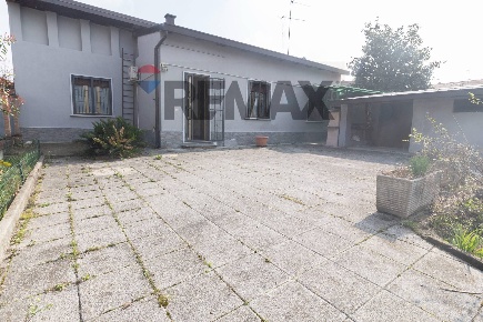 Foto Villa unifamiliare in Via Sicilia 12, Desio di 142 m² con 4 locali