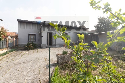 Foto Villa unifamiliare in Via Sicilia 12, Desio di 142 m² con 4 locali