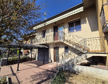 Foto Villa a schiera in Via Mazzini 16, Vistarino Centro di 130 m²