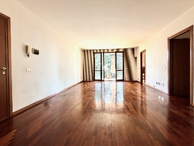 Foto Appartamento in VIA AMENDOLA, Varese Masnago di 127 m² con 4 locali