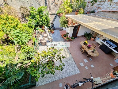 Foto Case semi ndipendenti in Piazza Statuto, Pietrasanta di 160 m²