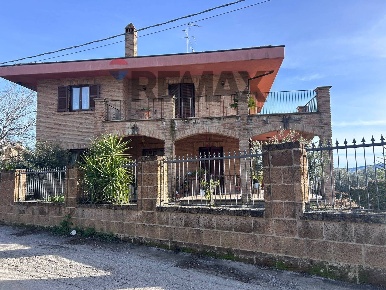 Foto Villa unifamiliare in VIA A.GIOVANNOZZI  CONTRADA VILLA VIOLA 8,