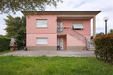 Foto Villa unifamiliare a Lucca Tempagnano - Picciorana di 226 m²