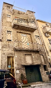 Foto Casa indipendente in via gorizia 44, Lentini di 163 m² con 8 locali