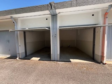 Foto Posti auto in Via Trento, Vinovo Semicentro di 13 m² con 1 locali