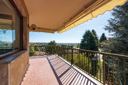 Foto Appartamento in Via Dei Pini, Pino Torinese di 109 m² con 3 locali