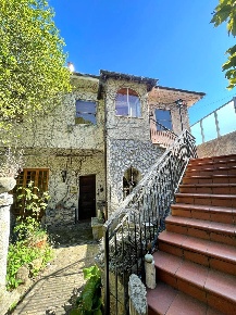 Foto Casa indipendente in San Luigi Via roma, Pornassio di 300 m²