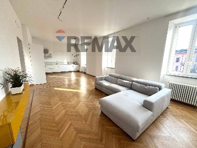 Foto Appartamento in Via Aldo Mazza 1, Gavirate Centro di 135 m² in vendita