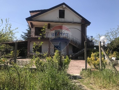 Foto Villa unifamiliare in via Mattia Preti 15, Pedara Centro di 250 m²