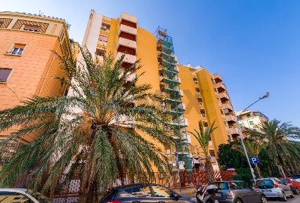 Foto Appartamento in Viale Regina Margherita 9, Palermo Zisa di 124 m²