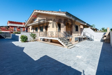 Foto Villa unifamiliare in Via Villa Guardia 5, Roma Dragona di 120 m²