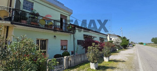 Foto Case semi ndipendenti in Via Gallo 3, Poggio Renatico Gallo di 339 m²