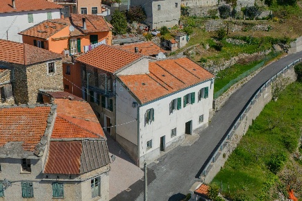 Foto Casa indipendente in Borgata Mugno, Aquila d'Arroscia di 250 m²