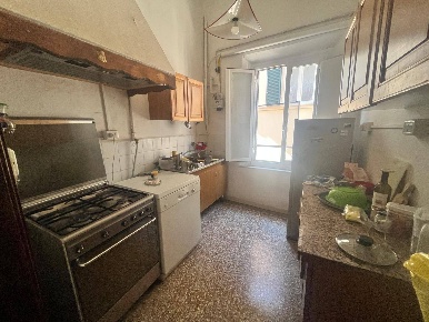 Foto Stanza in Via Santa Maria 1, Pisa Santa Maria di 103 m² con 4 locali