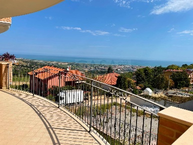 Foto Appartamento in Contrada San Martino, Colonnella di 91 m² con 3 locali