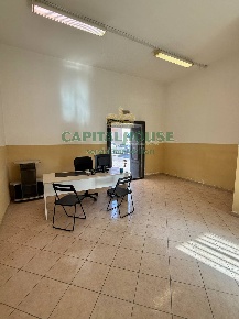 Foto Locale commerciale in VIA MESTRA, Marigliano Centro di 95 m²