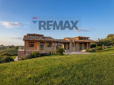 Foto Villa unifamiliare in VIA CODETTE, Riano di 900 m² con 10 locali