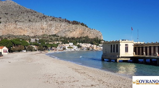 Foto Villa unifamiliare a Palermo Partanna di 170 m² con 5 locali
