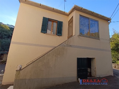 Foto Villa unifamiliare a Rosignano Marittimo di 140 m² con 7 locali