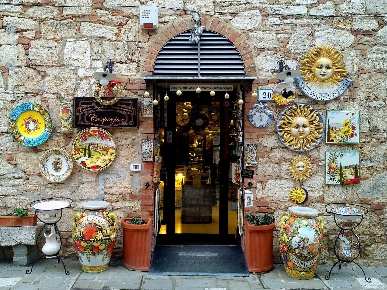 Foto Attività commerciale in via Dei Mulini 20, San Quirico d'Orcia