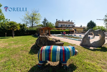 Foto Villa unifamiliare a Rimini di 335 m² con 7 locali in vendita