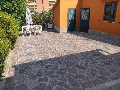 Foto Appartamento a Livorno Cisternino di 80 m² con 5 locali in vendita
