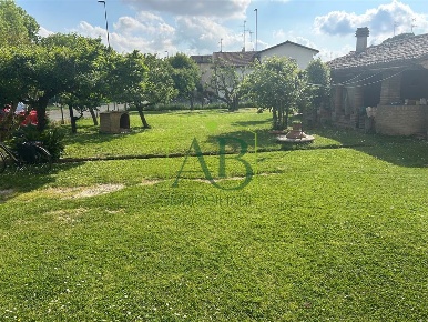 Foto Casa indipendente a Russi di 450 m² con 10 locali in vendita