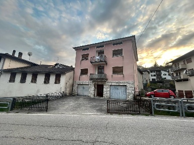 Foto Appartamento in via cima campo 1, Arsiè Centro di 140 m² con 8 locali