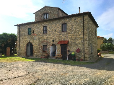 Foto Rustico a Rosignano Marittimo Vada di 1020 m² con 12 locali in vendita