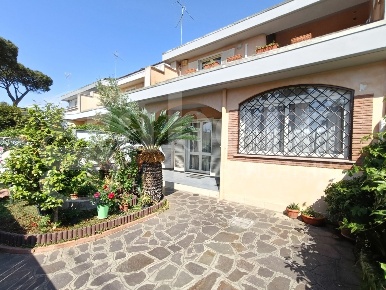 Foto Villa unifamiliare in Via Arno 40B, Anzio Villa Claudia di 80 m²