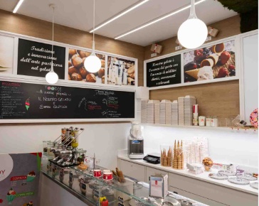 Foto Attività commerciale a Carmagnola Centro di 120 m² con 3 locali