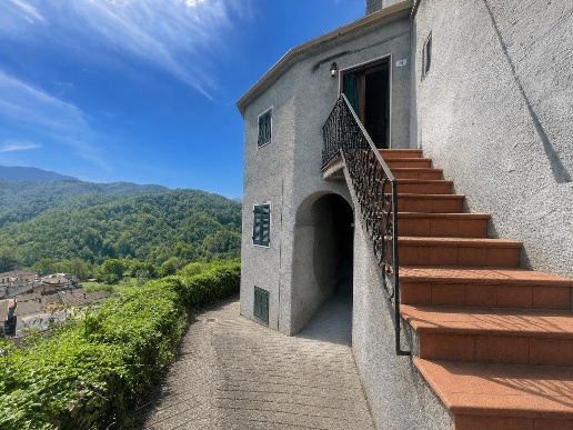intera palazzina in vendita a Fivizzano in zona San Terenzo