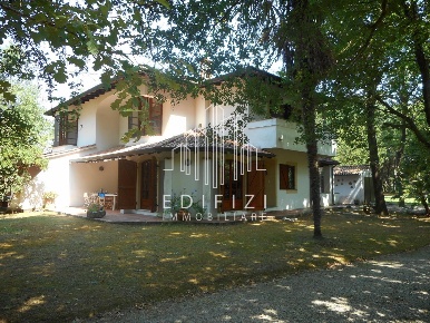 Foto Villa bifamiliare a Massa Ronchi - Poveromo di 150 m² con 7 locali