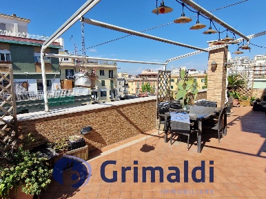 Foto Attico in Via Massimo Stanzione 12, Napoli Vomero di 110 m² in vendita