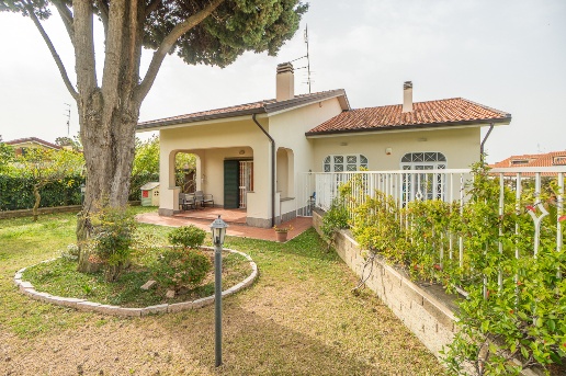 casa indipendente in vendita ad Albano Laziale in zona Cecchina