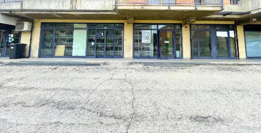 Foto Locale commerciale a Comunanza Centro di 292 m² con 1 locali