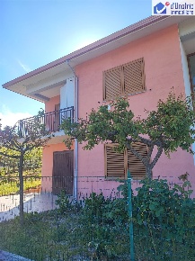 Foto Villa a schiera a Ferrazzano di 200 m² con 5 locali in vendita