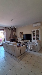 Foto Appartamento a Martinsicuro di 153 m² con 8 locali in vendita