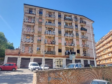 Foto Appartamento in Via Paolo Carafa 66, Avellino di 110 m² con 4 locali