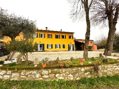 Foto Rustico in via crosarola, Cinto Euganeo di 240 m² con 8 locali