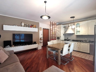 Foto Appartamento in Via Piazzi, Sondrio Centro di 76 m² con 3 locali