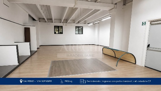 Foto Magazzino a Salerno Zona Industriale - San Leonardo di 260 m²