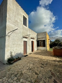Foto Villa unifamiliare a Marsala di 220 m² con 8 locali in vendita