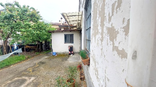 Foto Laboratorio a Prato Mezzana di 100 m² con 1 locali in affitto