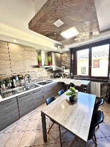Foto Appartamento a Curtatone Levata di 108 m² con 4 locali in vendita