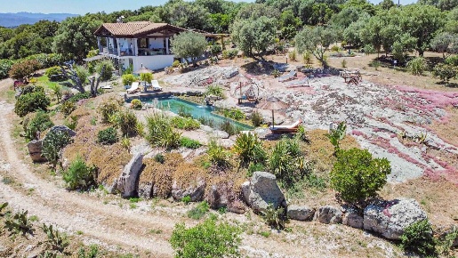 Foto Villa unifamiliare in SS 127, Telti di 213 m² con 7 locali in vendita