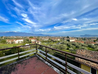 Foto Villa unifamiliare a San Felice del Benaco Centro di 150 m² in vendita