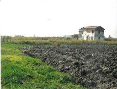 Foto Terreno edificabile a Mirandola di 2880 m² in vendita